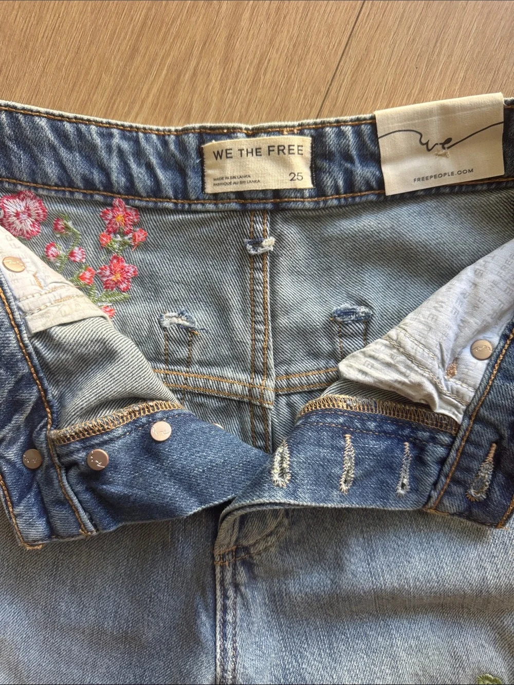 Free People We The Free Willow Floral Embroidered Jean Retrograde Blue Size 25 - Picture 12 of 16